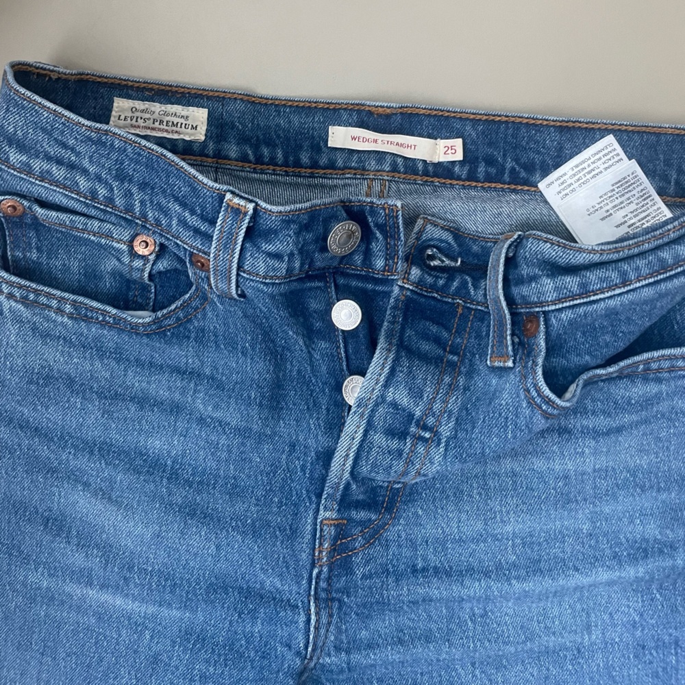 Levi’s Wedgie Jeans